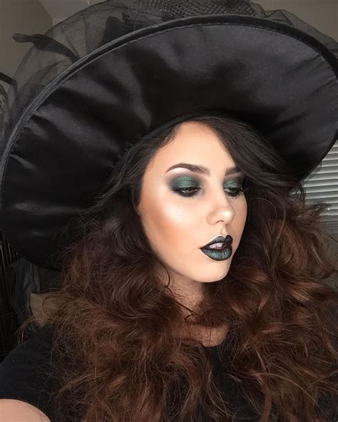 Witch makeup kig